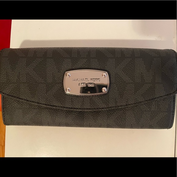 Michael Kors Handbags - MICHEAL KORS wallet